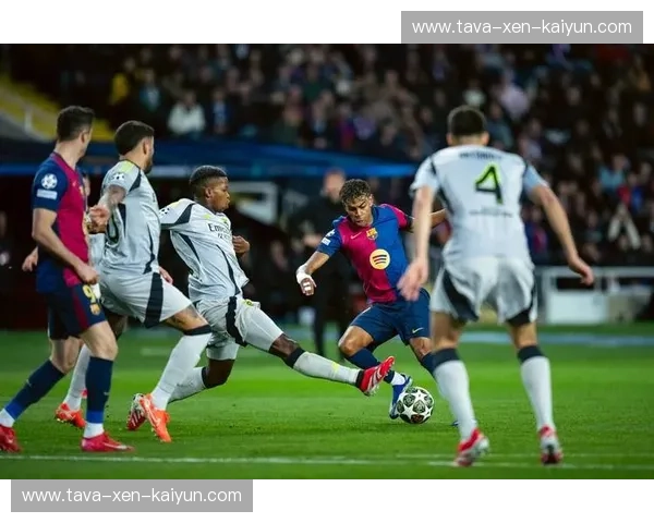 跨越百年的绿茵宿命:当巴萨vs皇马时间再次拨动,谁在定义足球的巅峰? 跨越百年的绿茵宿命:当巴萨vs皇马时间再次拨动,谁在定义足球的巅峰?